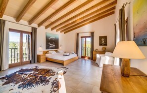 6 bedrooms, in-room safe, iron/ironing board, travel cot - Gorgeous home in Son Servera (Son Servera)