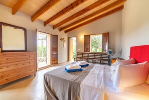 4 bedrooms, in-room safe, iron/ironing board, travel cot - Stunning home in Manacor with private swimming pool, can be inside or outside (Manacor)