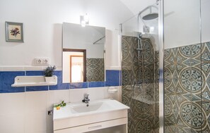 Douche, sèche-cheveux