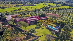 A large estate with multiple buildings, a swimming pool, and extensive green fields. - Nice home in Manacor with sauna (Manacor)