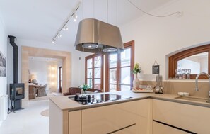 Fridge, microwave, oven, stovetop - Awesome home in Arta with WiFi (Arta)