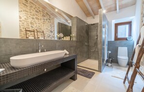Shower, hair dryer - Awesome home in Arta with WiFi (Arta)