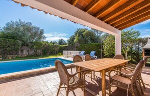 Outdoor dining - Stunning home in Cala dOr with private swimming pool, can be inside or outside (Cala dOr)