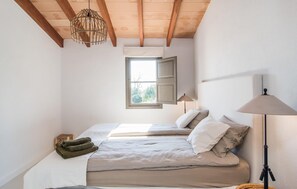 2 bedrooms, iron/ironing board, travel cot, free WiFi - Awesome home in Sant Llorenc (Sant Llorenc)