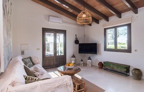 TV - Awesome home in Sant Llorenc (Sant Llorenc)