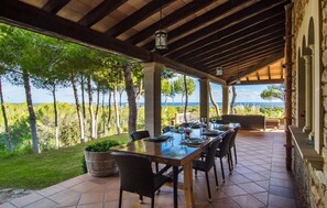 Outdoor dining - Luxurious home in Portocolom (Portocolom)