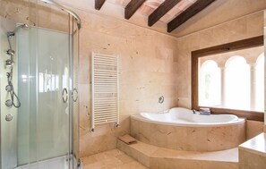Shower, hair dryer - Luxurious home in Portocolom (Portocolom)
