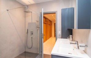Shower, hair dryer - Lovely home in Canyamel with private swimming pool, can be inside or outside (Canyamel)