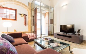 TV - Awesome home in Alcudia with WiFi (Alcudia)