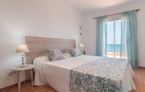 4 bedrooms, in-room safe, iron/ironing board, travel cot - Amazing home in Port Verd with private swimming pool, can be inside or outside (Port Verd)