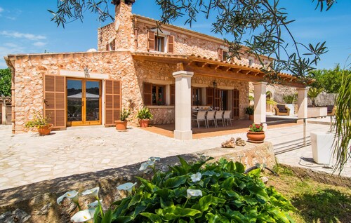 Awesome home in SHorta with private swimming pool, can be inside or outside