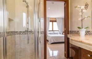 Shower, hair dryer - Cozy home in Cala Ratjada with private swimming pool, can be inside or outside (Cala Ratjada)