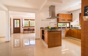 Fridge, microwave, oven, stovetop - Cozy home in Cala Ratjada with private swimming pool, can be inside or outside (Cala Ratjada)
