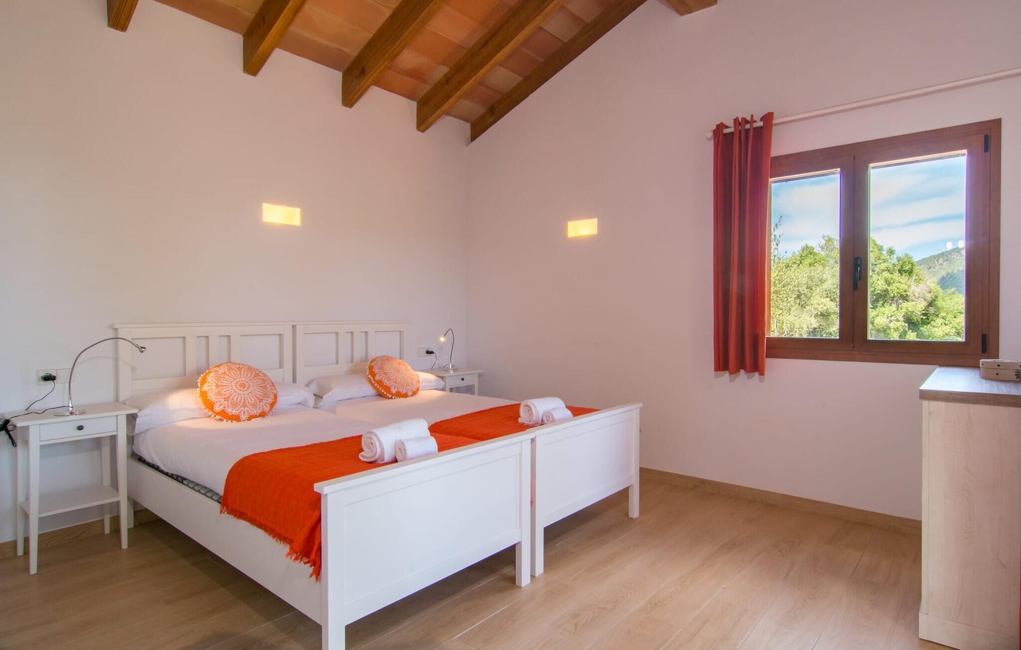 3 室のベッドルーム、セーフティボックス (室内)、アイロン / アイロン台、旅行用ベビーベッド