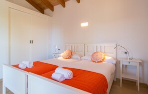 3 Schlafzimmer, Zimmersafe, Bügeleisen/Bügelbrett, Reisekinderbett