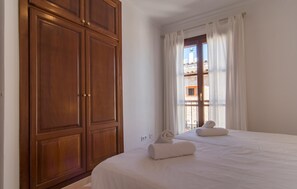 3 Schlafzimmer, Bügeleisen/Bügelbrett, Reisekinderbett, kostenloses WLAN
