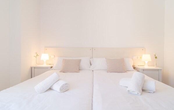 3 makuuhuonetta, silitysrauta/-lauta, vauvan matkasänky, ilmainen Wi-Fi