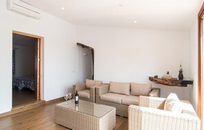 TV - Cozy home in Capdepera with private swimming pool, can be inside or outside (Capdepera)
