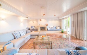 Smart-TV, Tischtennisplatte