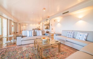 Smart TV, ping pong - Nice home in Pollenca with private swimming pool, can be inside or outside (Pollenca)