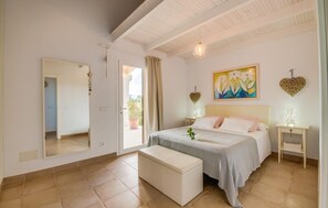 3 bedrooms, in-room safe, iron/ironing board, travel cot - Stunning home in Alcudia with private swimming pool, can be inside or outside (Alcudia)