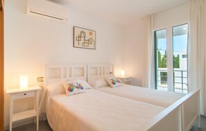 4 habitaciones, tabla de planchar con plancha y cuna de viaje 