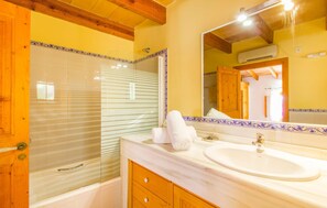 Shower, hair dryer - Son Barbot de Can Robi Nou (Sant Llorenc)