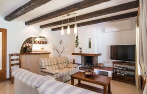 TV, DVD player, ping pong - Cozy home in SHorta with private swimming pool, can be inside or outside (SHorta)