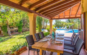 Outdoor dining - Cozy home in SHorta with private swimming pool, can be inside or outside (SHorta)