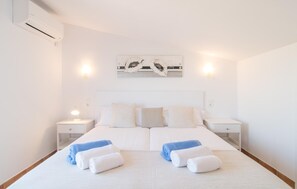 3 habitaciones, tabla de planchar con plancha y cuna de viaje 