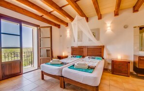 4 bedrooms, iron/ironing board, travel cot, free WiFi