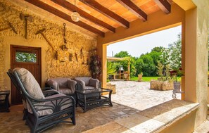 Terrace/patio - Beautiful home in Pollenca with private swimming pool, can be inside or outside (Pollenca)