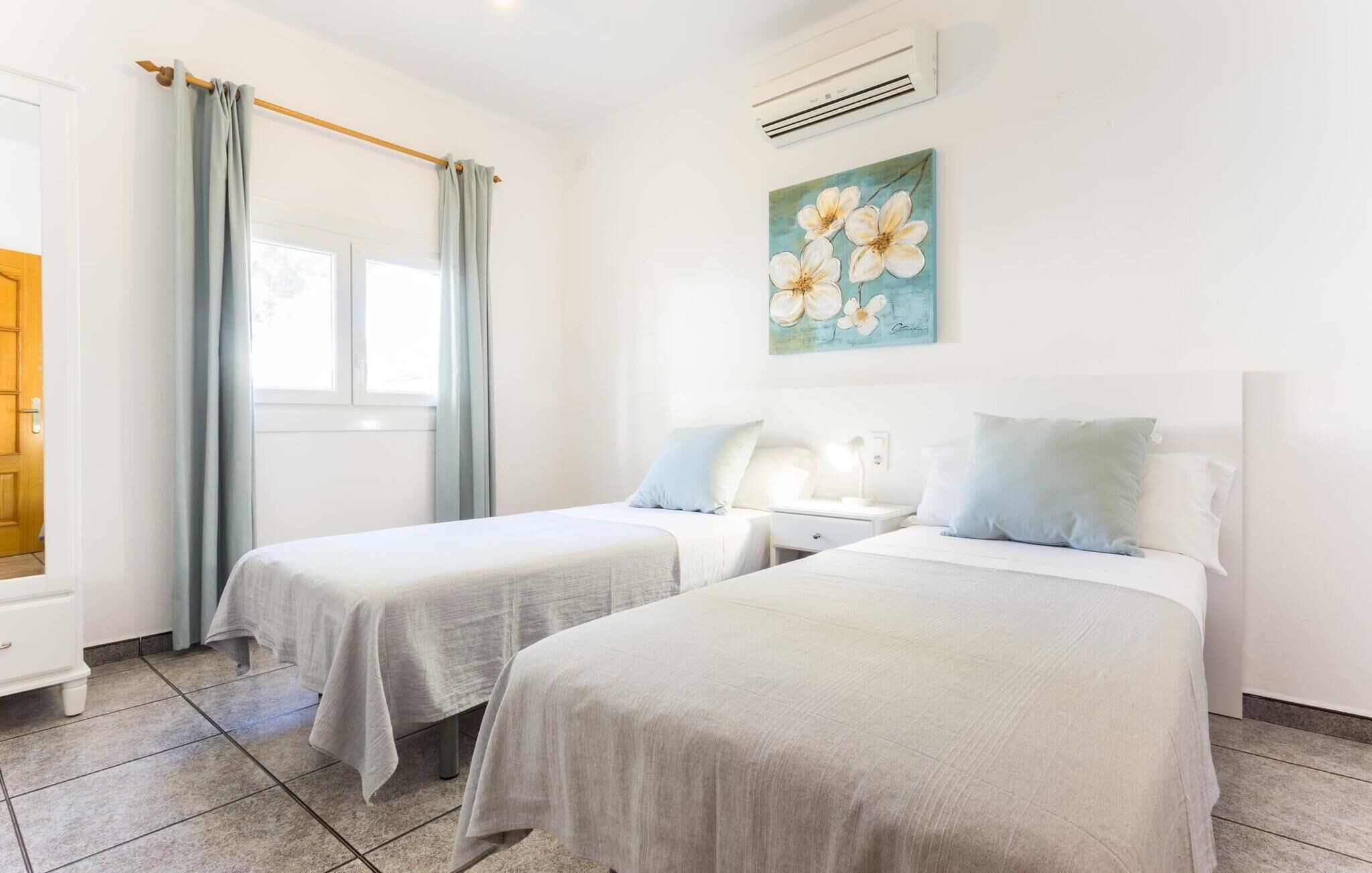 5 bedrooms, iron/ironing board, travel crib, free WiFi