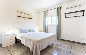 5 bedrooms, iron/ironing board, travel cot, free WiFi - Lovely apartment in Porto Cristo with WiFi (Porto Cristo)