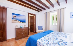 3 bedrooms, iron/ironing board, travel cot, free WiFi - Awesome home in Esporles with private swimming pool, can be inside or outside (Esporles)