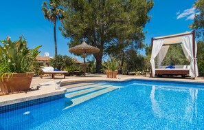 Pool - Cozy home in Llubi with private swimming pool, can be inside or outside (Llubi)