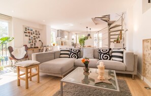 TV - Stunning home in Selva with private swimming pool, can be inside or outside (Selva)