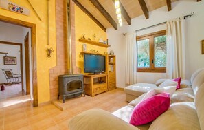 TV - Amazing home in Son Serra de Marina with WiFi (Son Serra de Marina)