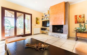 TV, DVD player, ping pong - Stunning home in Cala dOr with private swimming pool, can be inside or outside (Cala dOr)