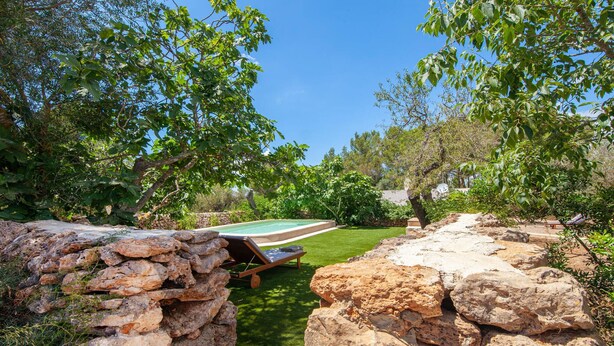 A pool area with a stone wall, a pool table, and a lawn. - Amazing home in Algaida with private swimming pool, can be inside or outside (Algaida)