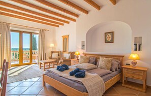 8 bedrooms, iron/ironing board, travel cot, free WiFi - Can Ferragut de Porto Cristo (Porto Cristo)