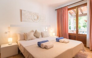 3 bedrooms, iron/ironing board, travel cot, free WiFi - Beautiful home in Sa Coma with private swimming pool, can be inside or outside (Sa Coma)