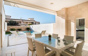 Outdoor dining - Amazing apartment in Colonia de Sant Jordi (Colonia de Sant Jordi)
