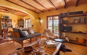 TV - Nice home in Campos with private swimming pool, can be inside or outside (Campos)