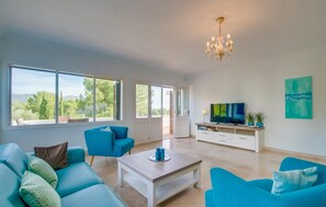 TV, DVD player - Cozy home in Canyamel with private swimming pool, can be inside or outside (Canyamel)