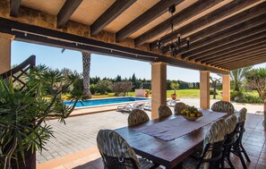 Outdoor dining - Es Revolt de Sa Barrala (Ses Covetes)