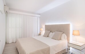 3 bedrooms, iron/ironing board, travel cot, free WiFi - Cozy apartment in Colonia de Sant Jordi with WiFi (Colonia de Sant Jordi)