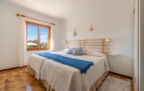 3 bedrooms, in-room safe, iron/ironing board, travel cot - Beach front home in Colonia de Sant Pere (Colonia de Sant Pere)