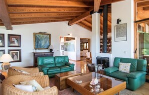 Interior - Nice home in Pollenca with private swimming pool, can be inside or outside (Pollenca)