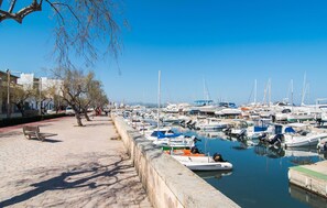 Marina - 3 bedroom beach front apartment in Can Picafort (Can Picafort)